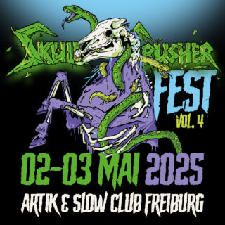 Nach drei ausverkauften Ausgaben des Festivals im Herzen Freiburgs geht das SkullCrusher Fest in seine vierte Runde! Das ArTik und der Slow Club nutzen ihr nachbarschaftliches Verhältnis ein weiteres Mal und bündeln diese Synergien, um in diesem Fall der vierten Auflage vom SkullCrusher Fest den nötigen Raum zu bieten. Das Indoor-Festival wird wie gehabt in zwei unterschiedlichen Locations stattfinden, die praktisch direkt nebeneinander liegen, genaugenommen sind es keine 200 Schritte zwischen der Eingangstür vom Freizeichen (der Spielstätte des ArTik) bis zur Eingangstür des Slow Clubs. Wie schon 2024 wird es auch 2025 einen zweiten Festivaltag geben, an dem vier Bands im ArTik spielen werden – quasi der Warm-Up am Freitag – bevor euch am Samstag die gewohnte Vollbedienung mit 13 Bands in beiden Locations erwartet. 

Das reguläre Ticket beinhaltet beide Festivaltage, es gibt aber auch eine begrenzte Anzahl Tagestickets. Heute geben wir euch über diesen Kanal die ersten sieben Bands bekannt, die im nächsten Jahr auf dem SkullCrusher Fest spielen werden:

Der Freitag sieht folgendermaßen aus:

STALLION @heavymetalstallion
INDIAN NIGHTMARE @indian_nightmare_band
MY DARKEST HATE @mydarkesthate_band
WITCHUNTER @witchunter_official 

Und für den Samstag können wir euch schon bekanntgeben:

OPHIS @ophis_band 
HIGH WARDEN @wardenhighwarden 
LIQUID FLESH @liquidfleshdeathmetal 

Der Ticketvorverkauf läuft ab JETZT, den Link direkt zu den Tickets findet ihr im Linktree.

Datum: 02.+03. Mai 2025
Doors Freitag: 18:00 Uhr
Doors Samstag: 12:00 Uhr

#metal #skullcrusherfest #skullcrusher #skullcrusherfestfreiburg #artik #slowclub #metalfestival